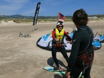 Clase de kitesurf con Tarifa Max, ejercicios dellados para un aprendizaje rapido