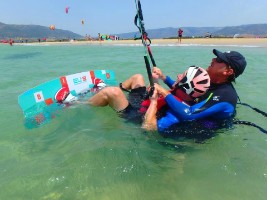 Escuela de kitesurf en Tarifa con una diferencia